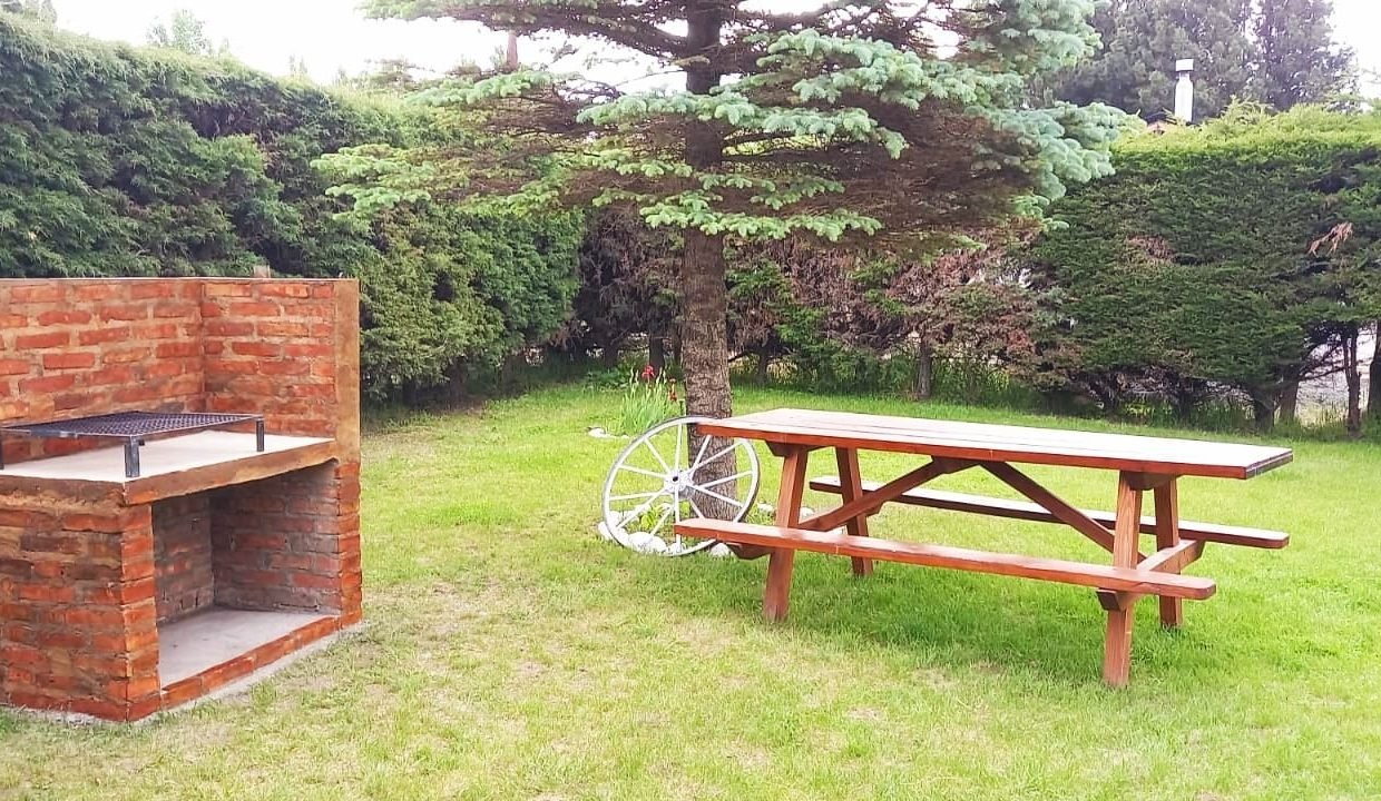 Casa con Patio y Parrilla, en Dina Huapi.